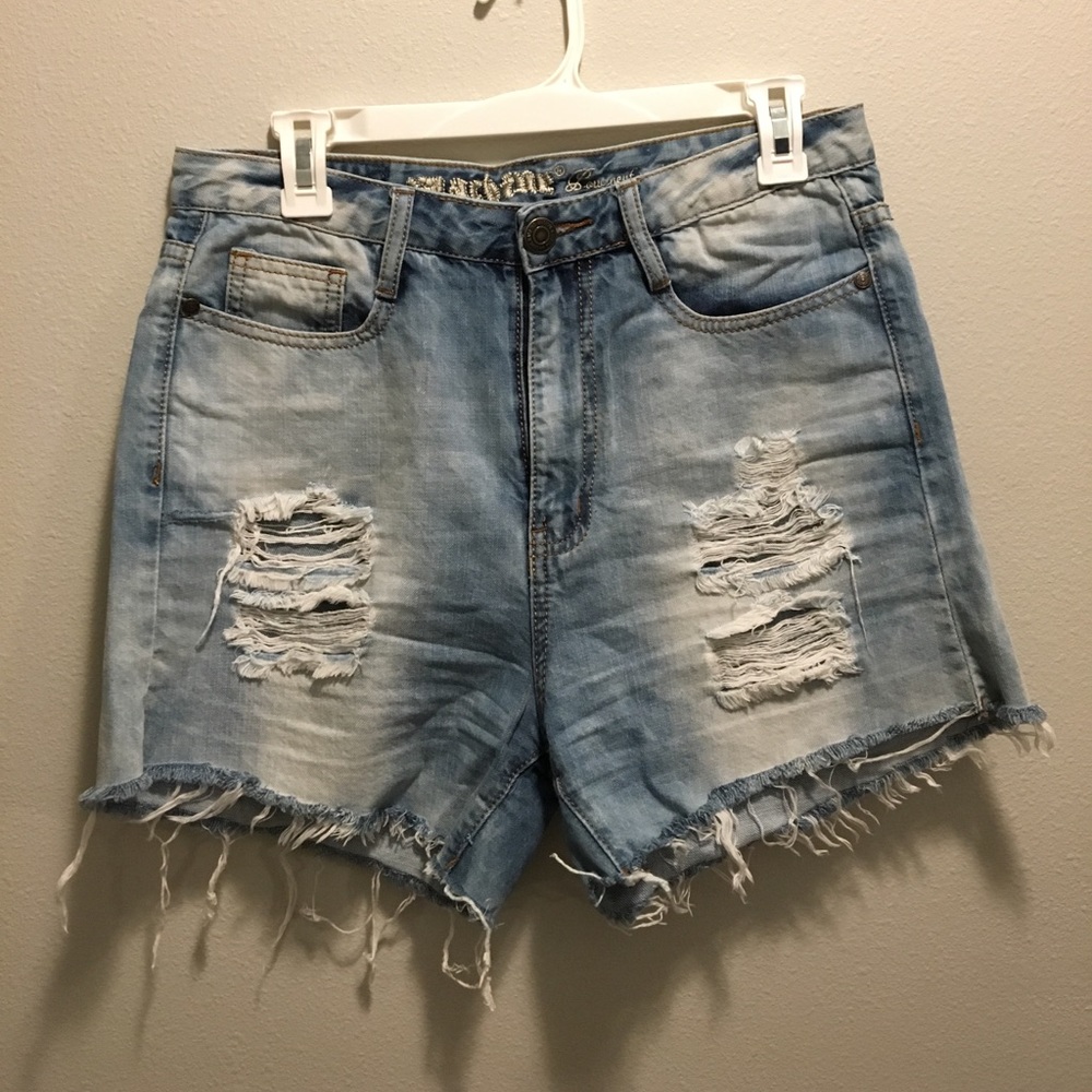 High waist destroyed shorts